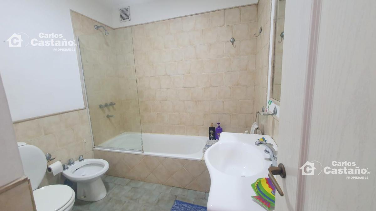 Cerca de Estación Juan. B. Justo, Solido Chalet 8 Amb. con Piscina, Suite, Cochera y Fondo 3
