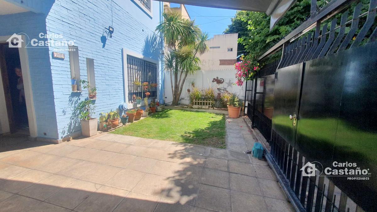 Cerca de Estación Juan. B. Justo, Solido Chalet 8 Amb. con Piscina, Suite, Cochera y Fondo 1