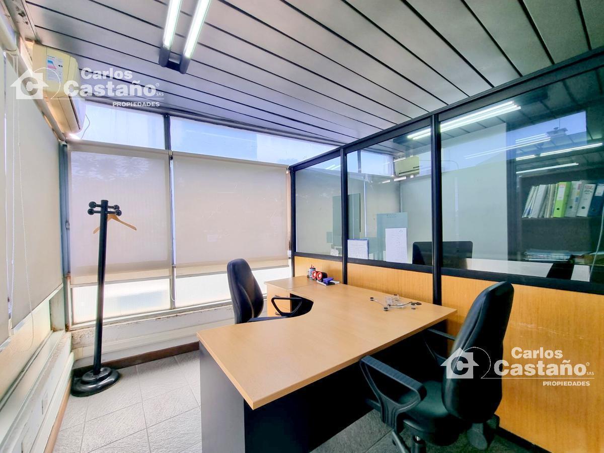 Exc. Piso de Oficinas 140 m² Sobre Av Maipú con Entrada Independiente 2