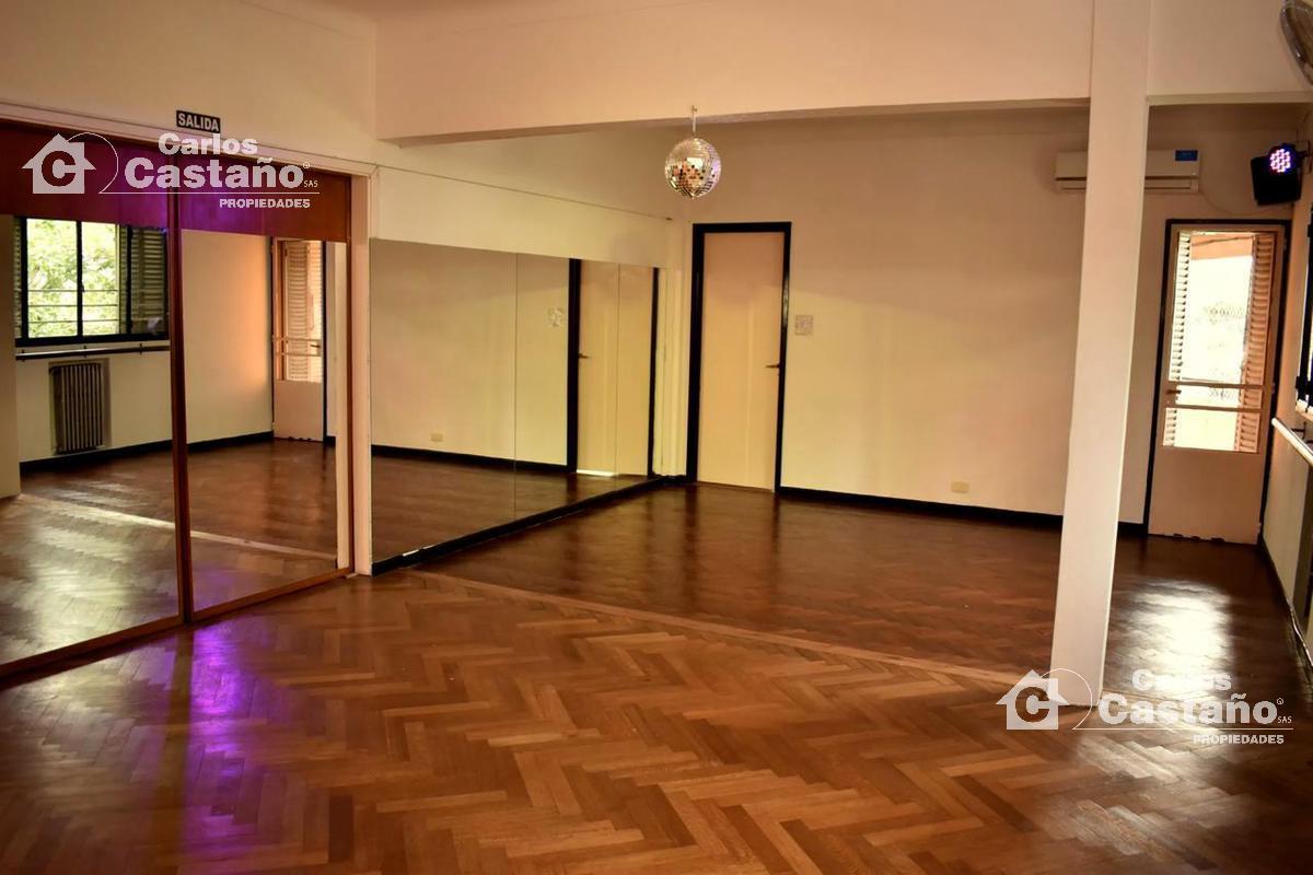 Impórtate Propiedad en Esquina 1 Cuadra de Estación Florida Local Comercial con PH Vivienda. 1