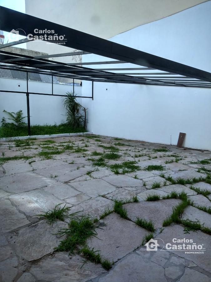 Impórtate Propiedad en Esquina 1 Cuadra de Estación Florida Local Comercial con PH Vivienda. 1