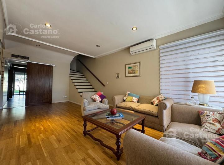 Casa 6 Amb. Reciclada a Nuevo con Jardín, Doble Garaje y Playroom 4