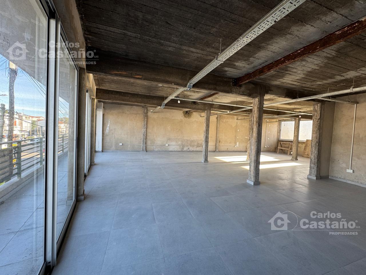 Foto de Local con Entrada Para Camiones, con Fondo, Jardín, Ascensor, Patio y, imagen 3