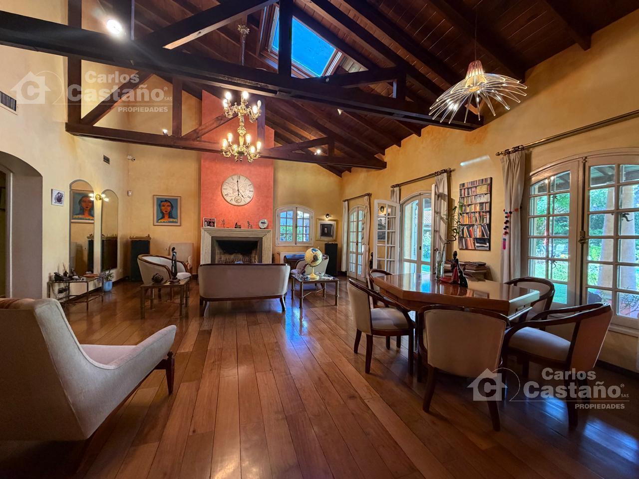 Foto de Inmejorable Sector de Florida, Solido Chalet Colonial, Lote 900m2, imagen 3