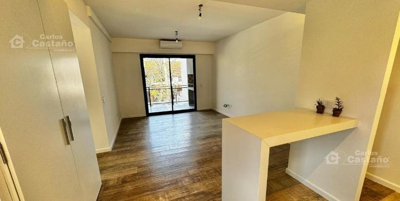 Amplio departamento de 3 ambientes en piso 4 al contrafrente