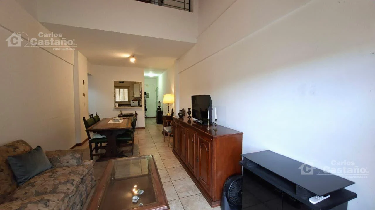 Impecable depto tipo dúplex. 103m2 con balcón, terraza y 2 cocheras