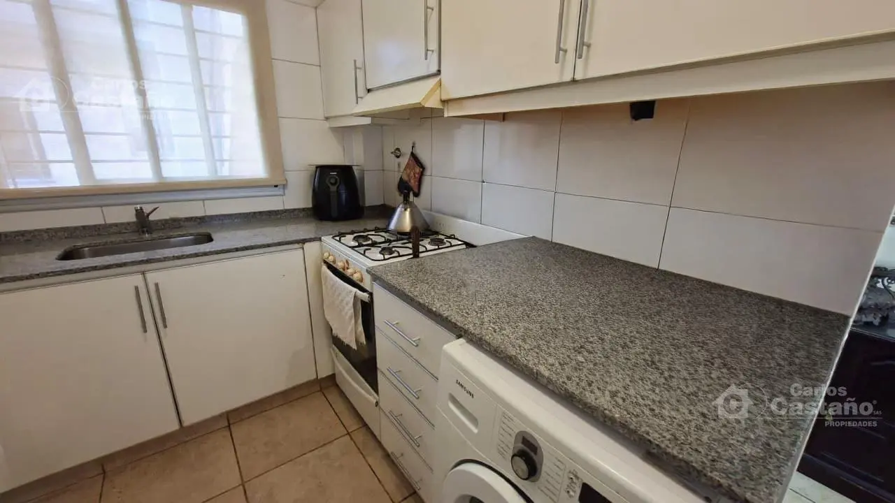 Impecable depto tipo dúplex. 103m2 con balcón, terraza y 2 cocheras 2