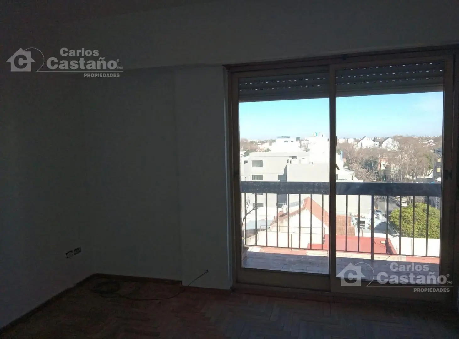 Luminoso 2 ambientes 50m2 c/balcon al frente. A 1 cuadra de av. Maipú 1