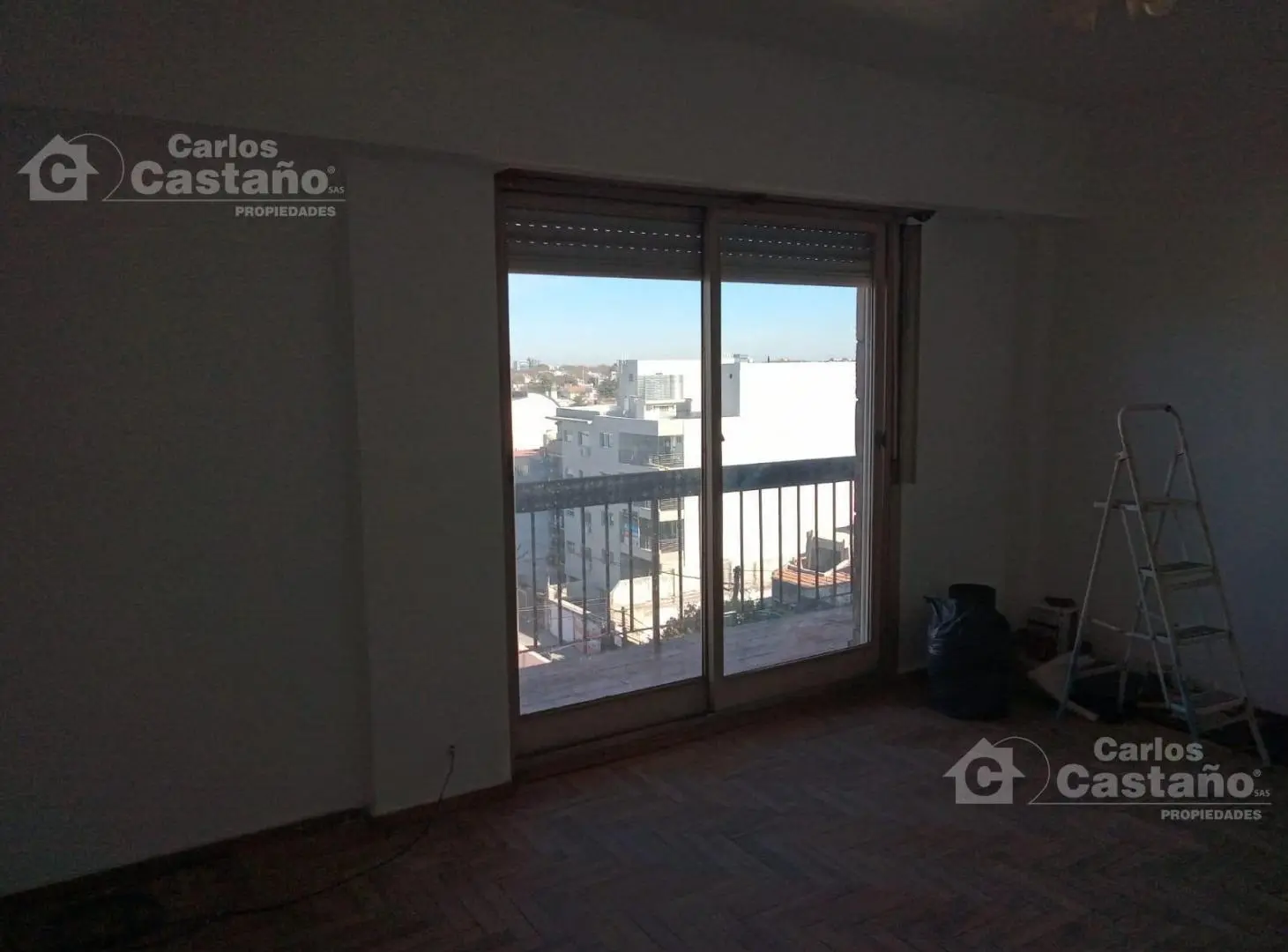Luminoso 2 ambientes 50m2 c/balcon al frente. A 1 cuadra de av. Maipú 2