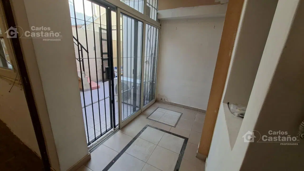 PH 2 ambientes al contra frente con patio y terraza 2