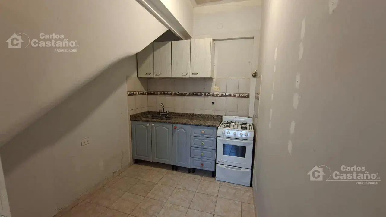 PH 2 ambientes al contra frente con patio y terraza 3