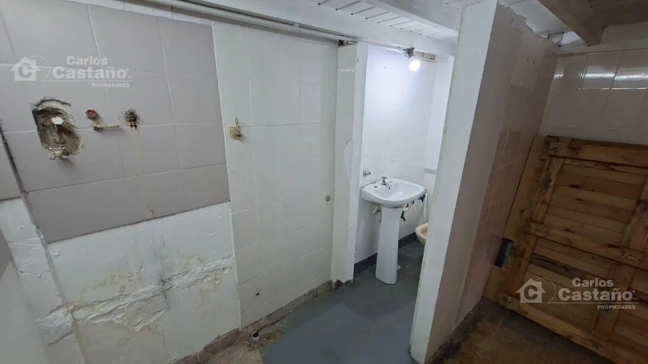 Local Entrepiso a 4/c de Av. Maipu (Zona Comercial) 2