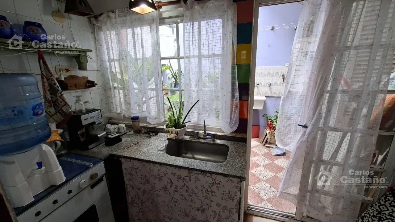 Casa 6 Amb. en Lote Propio 2
