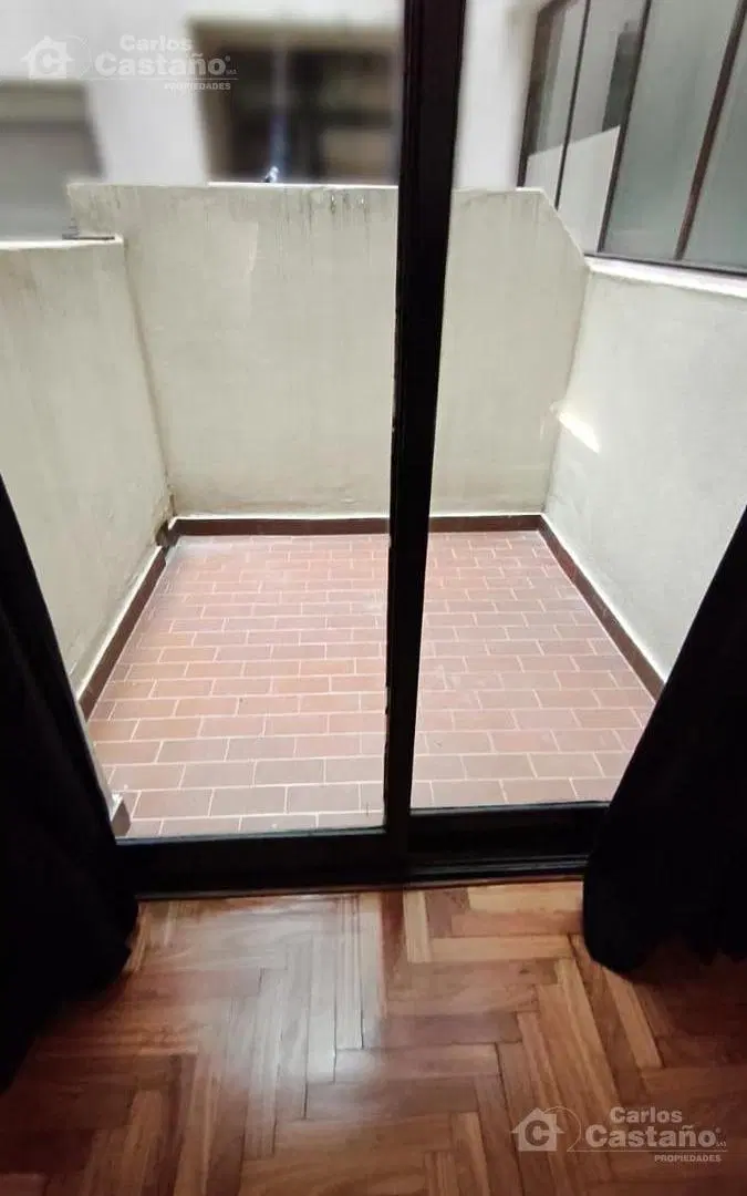 A Mts. de Av. Maipú, Dto. 2 Amb. al Lateral con Patio 1