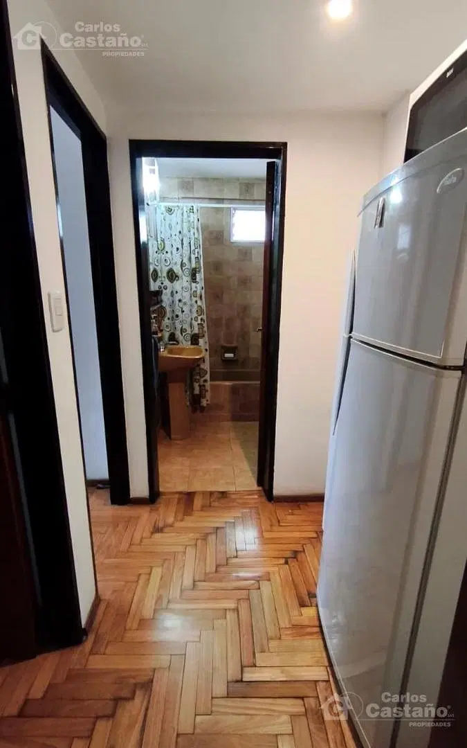 A Mts. de Av. Maipú, Dto. 2 Amb. al Lateral con Patio 2