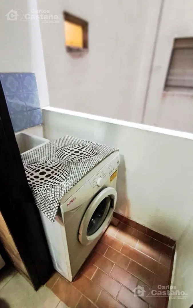 A Mts. de Av. Maipú, Dto. 2 Amb. al Lateral con Patio 4