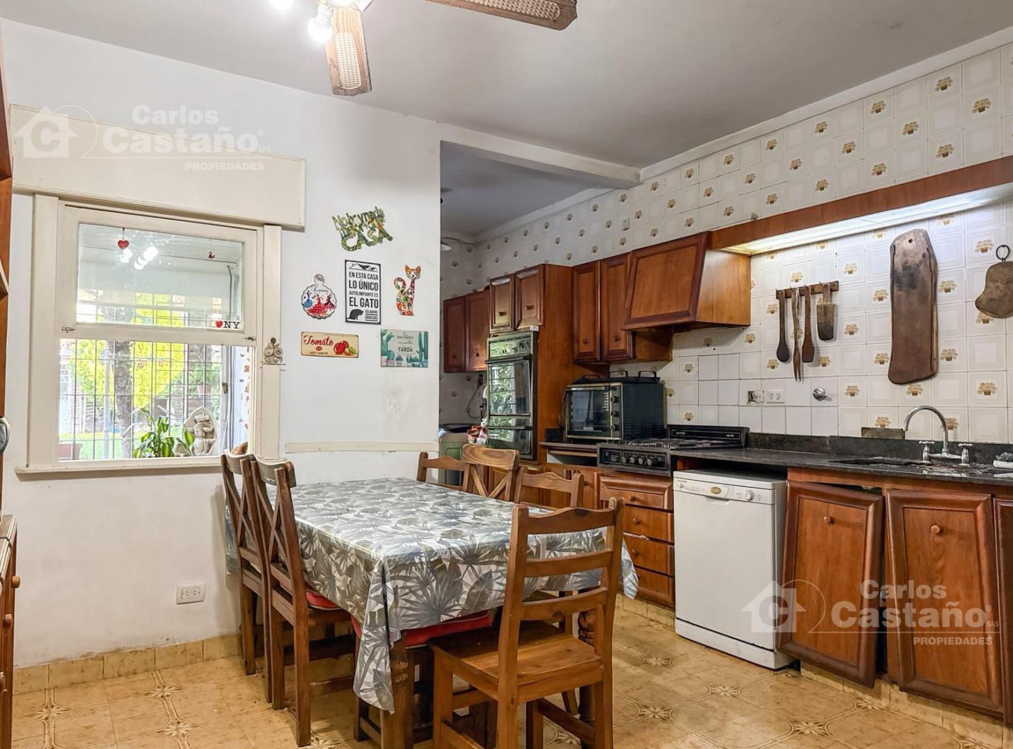 Foto de Chalet Clásico en 2 Plantas, 5 Amb. con Gran Fondo, Piscina, Garaje y, imagen 5