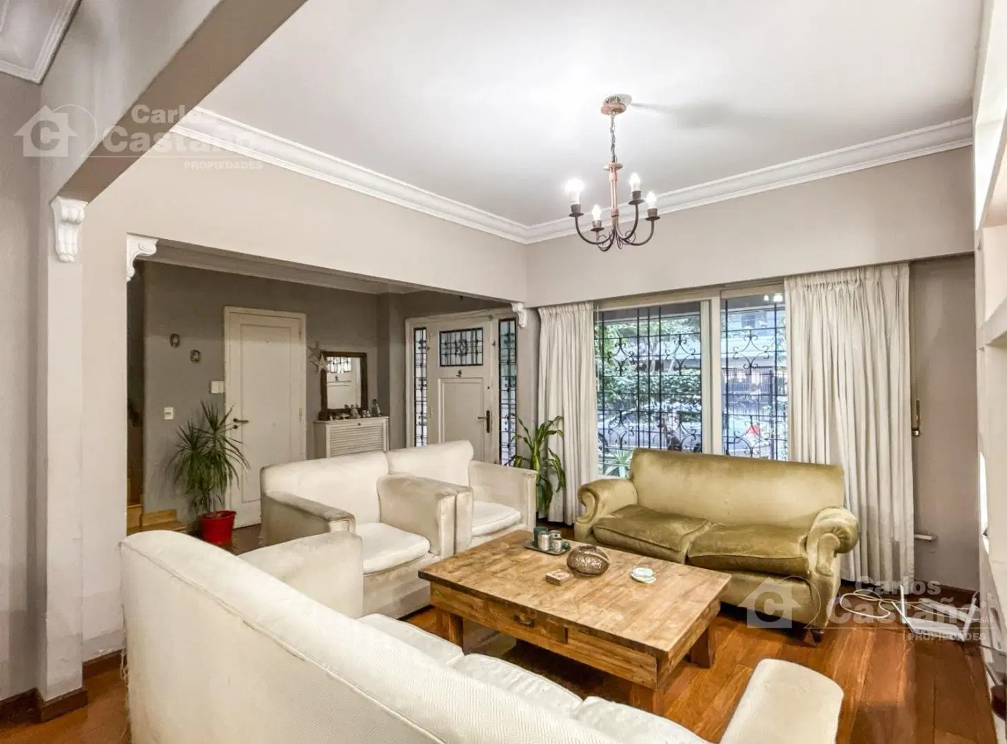 Chalet Clásico en 2 Plantas, 5 Amb. con Gran Fondo, Piscina, Garaje y Quincho 3
