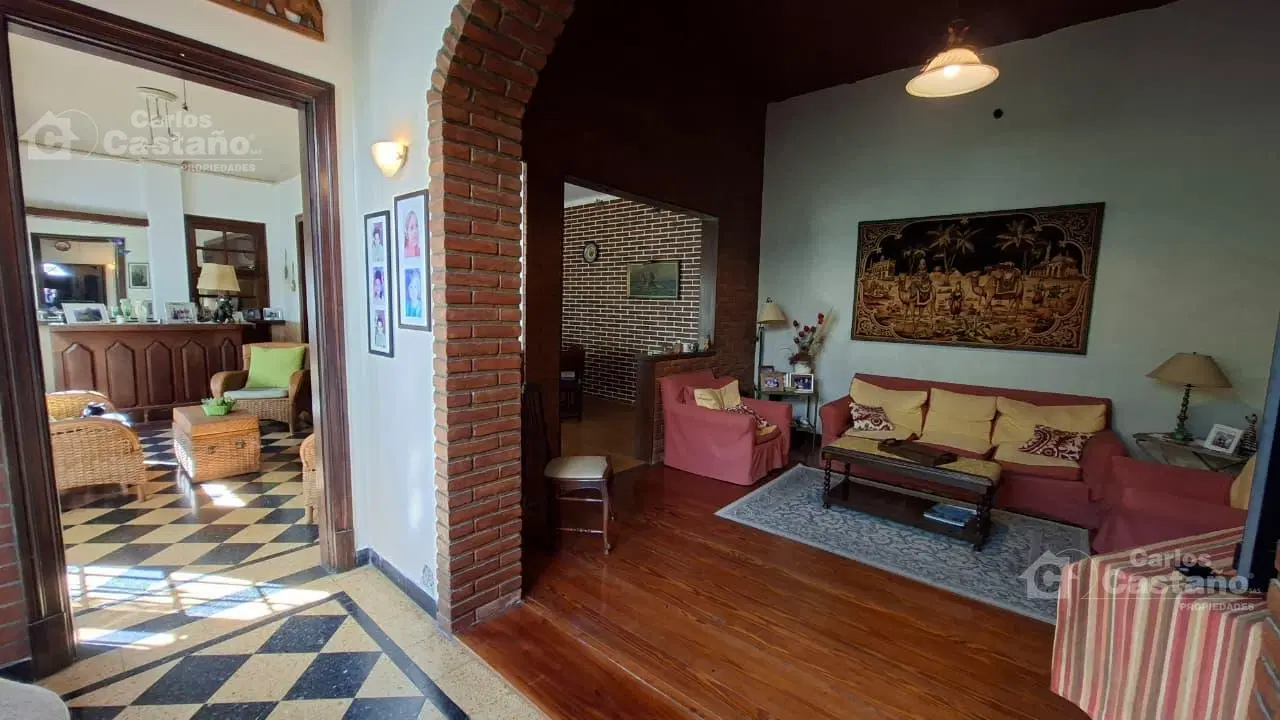 Exc. Chalet 7 Amb. con 3 Garajes; Patio; Terraza y Quincho 3