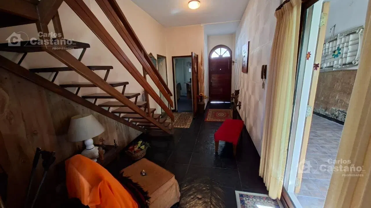 Exc. Chalet 7 Amb. con 3 Garajes; Patio; Terraza y Quincho 2