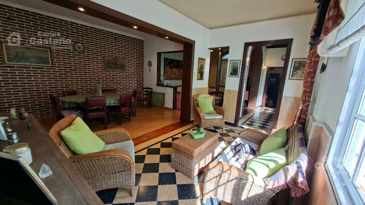 Exc. Chalet 7 Amb. con 3 Garajes; Patio; Terraza y Quincho 4