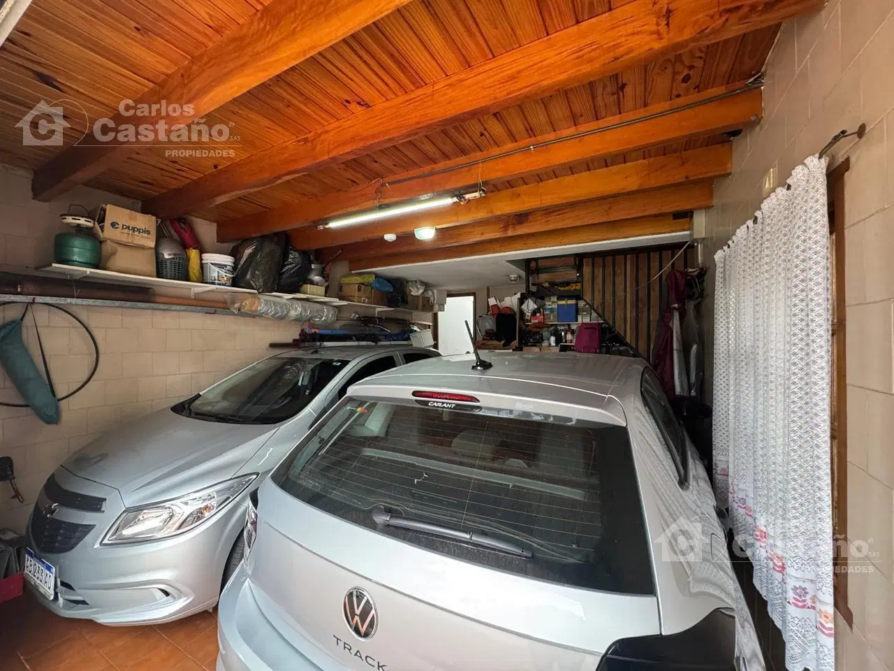 Chalet 7 Amb. con Fondo y Garaje Para 3 Autos 4