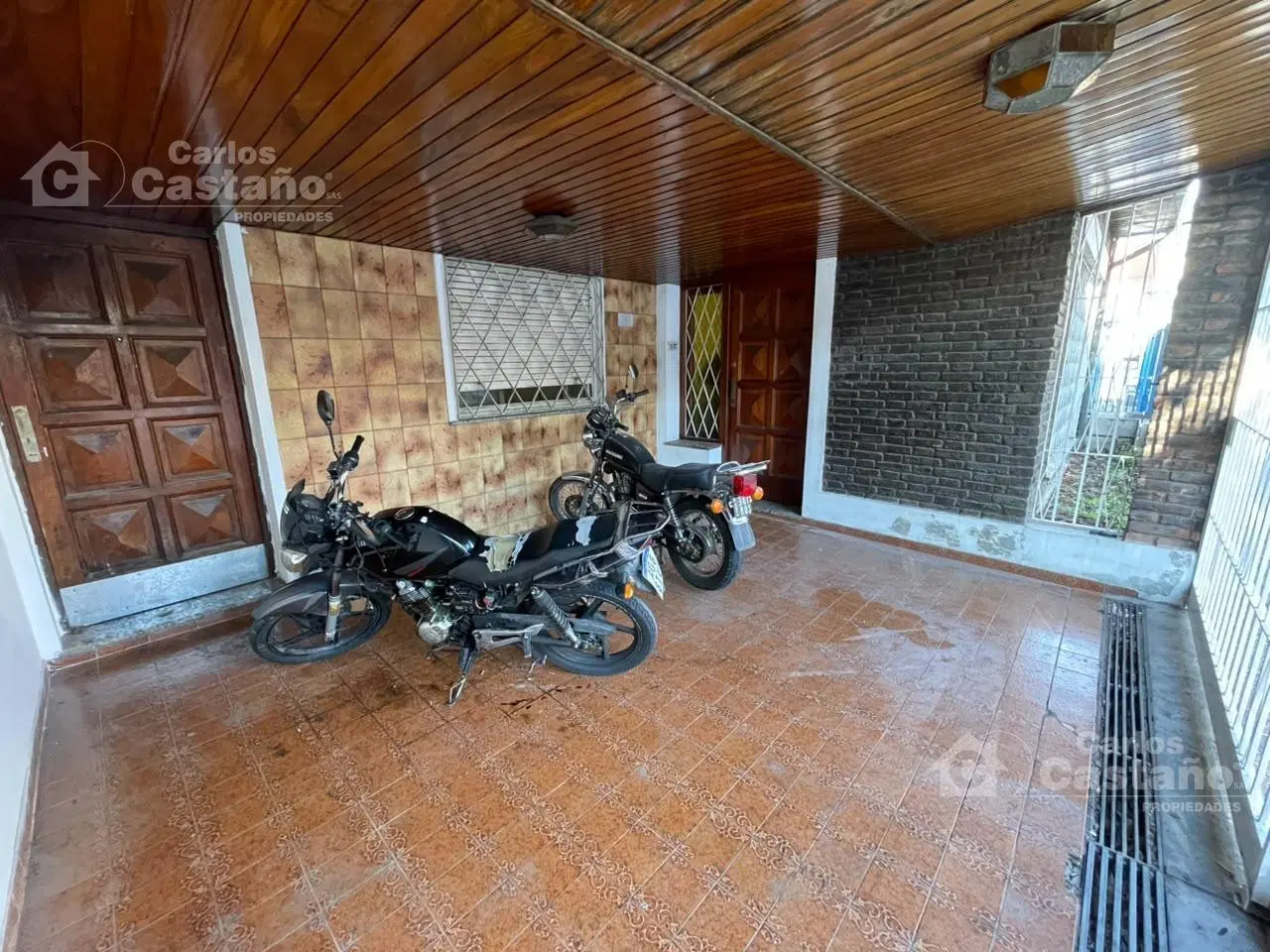 Casa 3 Amb. a Refaccionar con Patio, Quincho, Terraza y Cochera 2