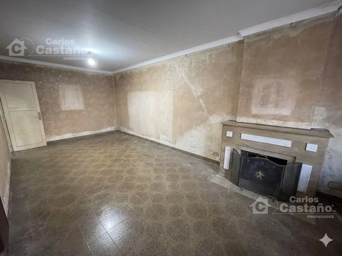 Casa 3 Amb. a Refaccionar con Patio, Quincho, Terraza y Cochera 5
