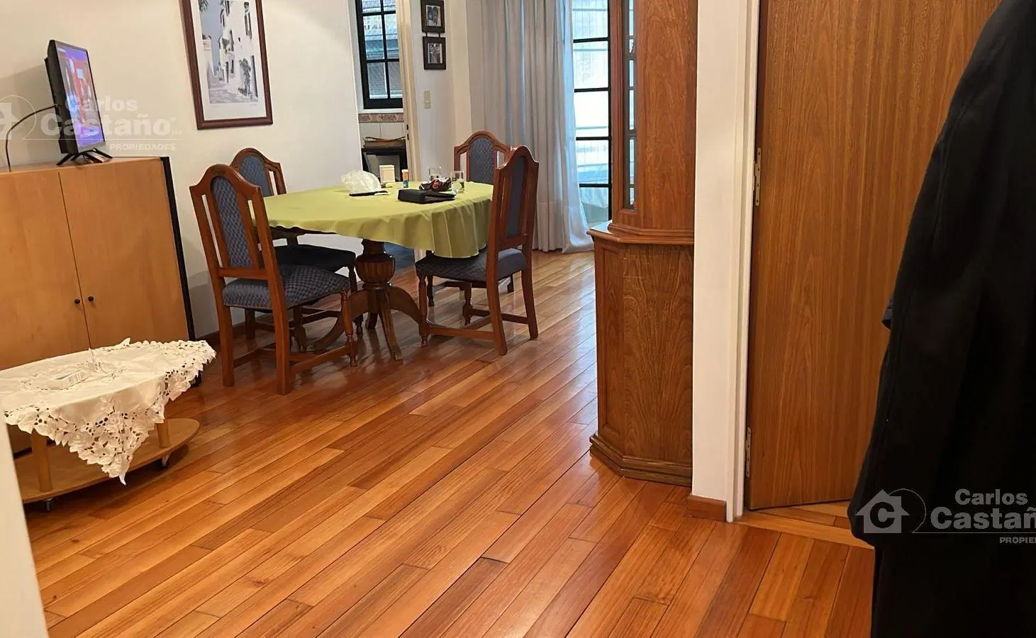 Exc. Semipiso de 3 Amb. al Frente con Balcón y Patio 2