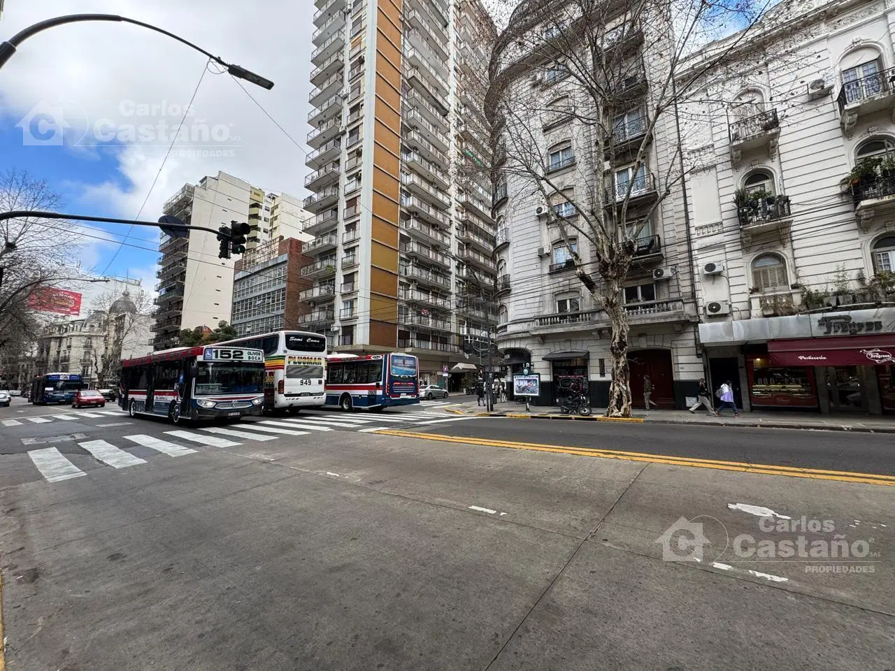 Cochera Sobre Av. Santa Fe, en Planta Baja 2