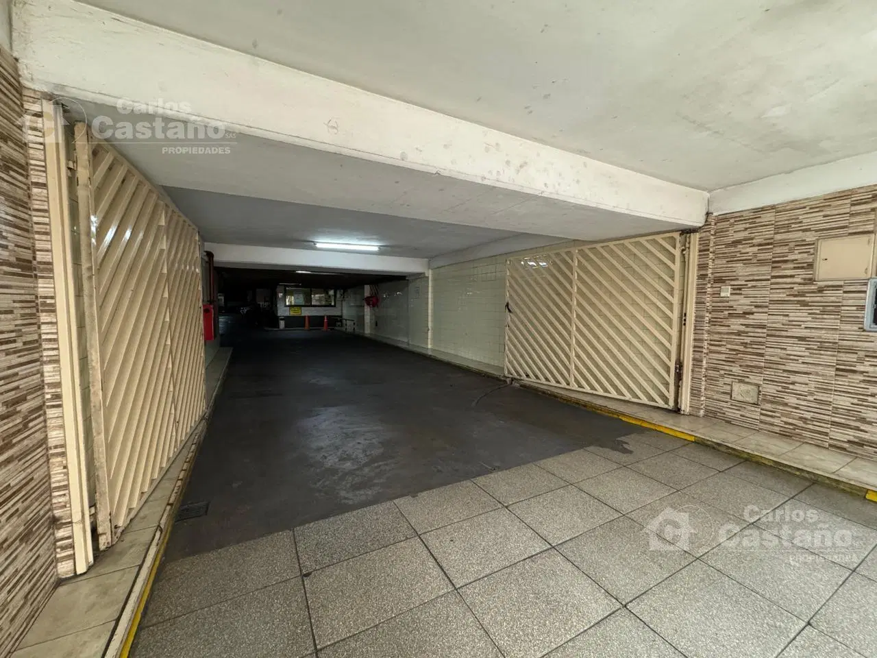 Cochera Sobre Av. Santa Fe, en Planta Baja 4