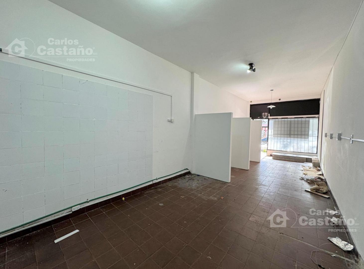 Foto de Local de 30m2 con baño, imagen 3