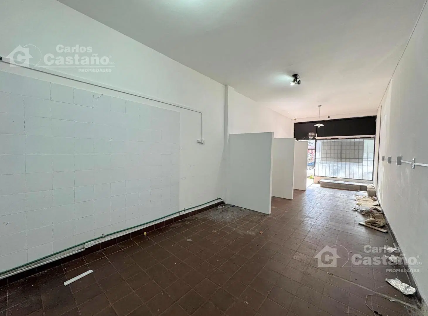 Local de 30m2 con baño 2