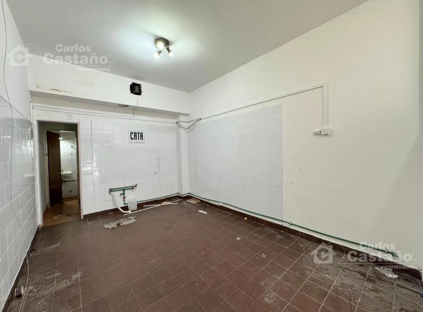 Local de 30m2 con baño 1