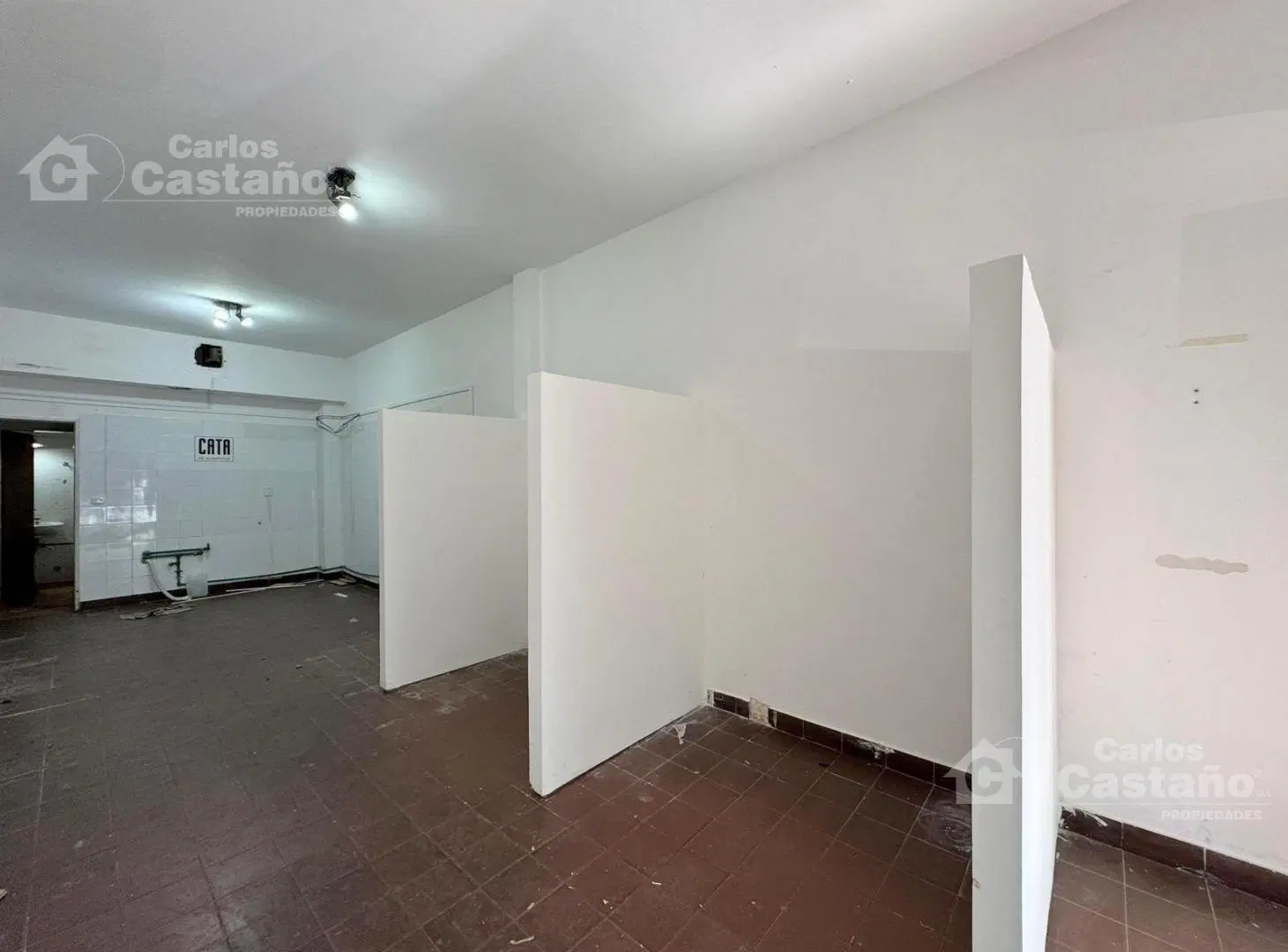 Local de 30m2 con baño 5