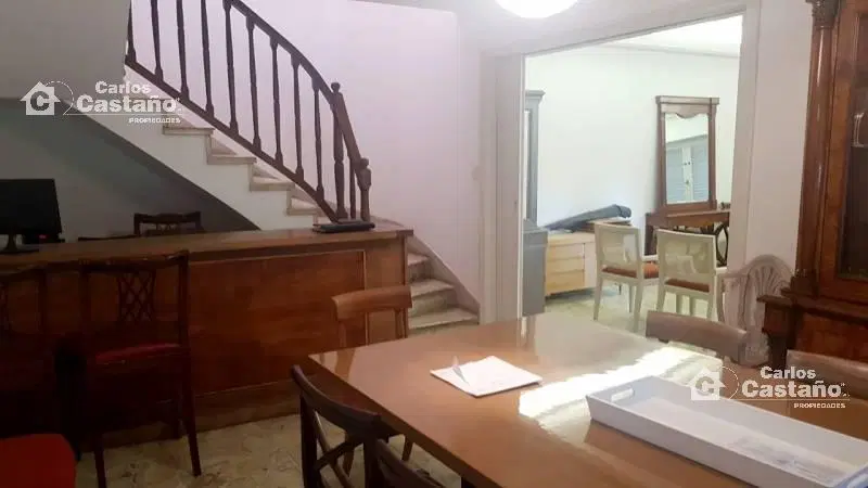 En Exc. Sector de Olivos, Solida Casa 5 Amb. con Jardín, Terraza y Patio 5