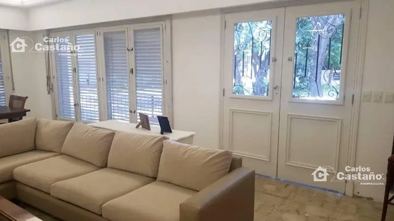 En Exc. Sector de Olivos, Solida Casa 5 Amb. con Jardín, Terraza y Patio 2