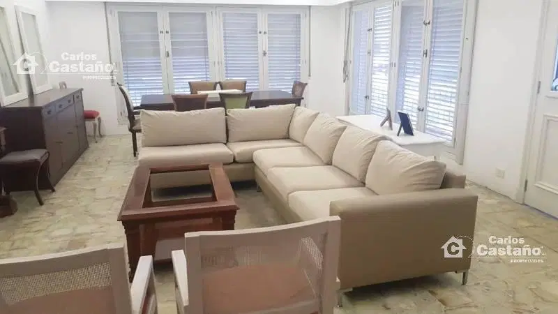 En Exc. Sector de Olivos, Solida Casa 5 Amb. con Jardín, Terraza y Patio 4