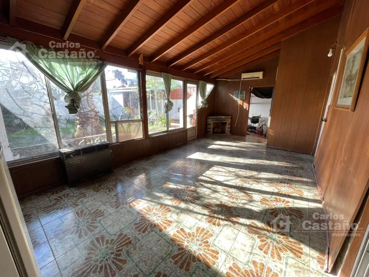 Casa 3 ambientes con garaje lote propio. 2