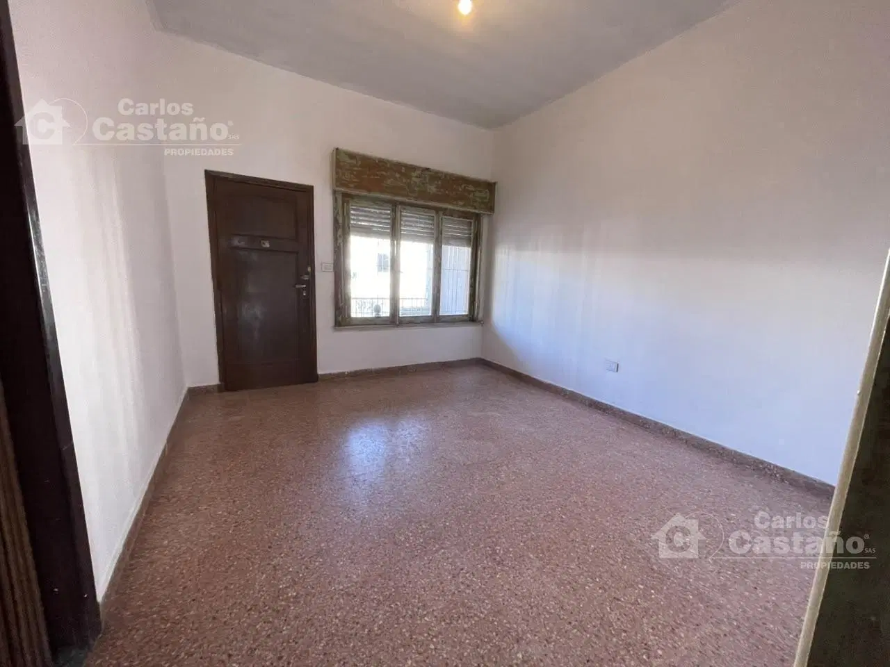 Casa 3 ambientes con garaje lote propio. 4