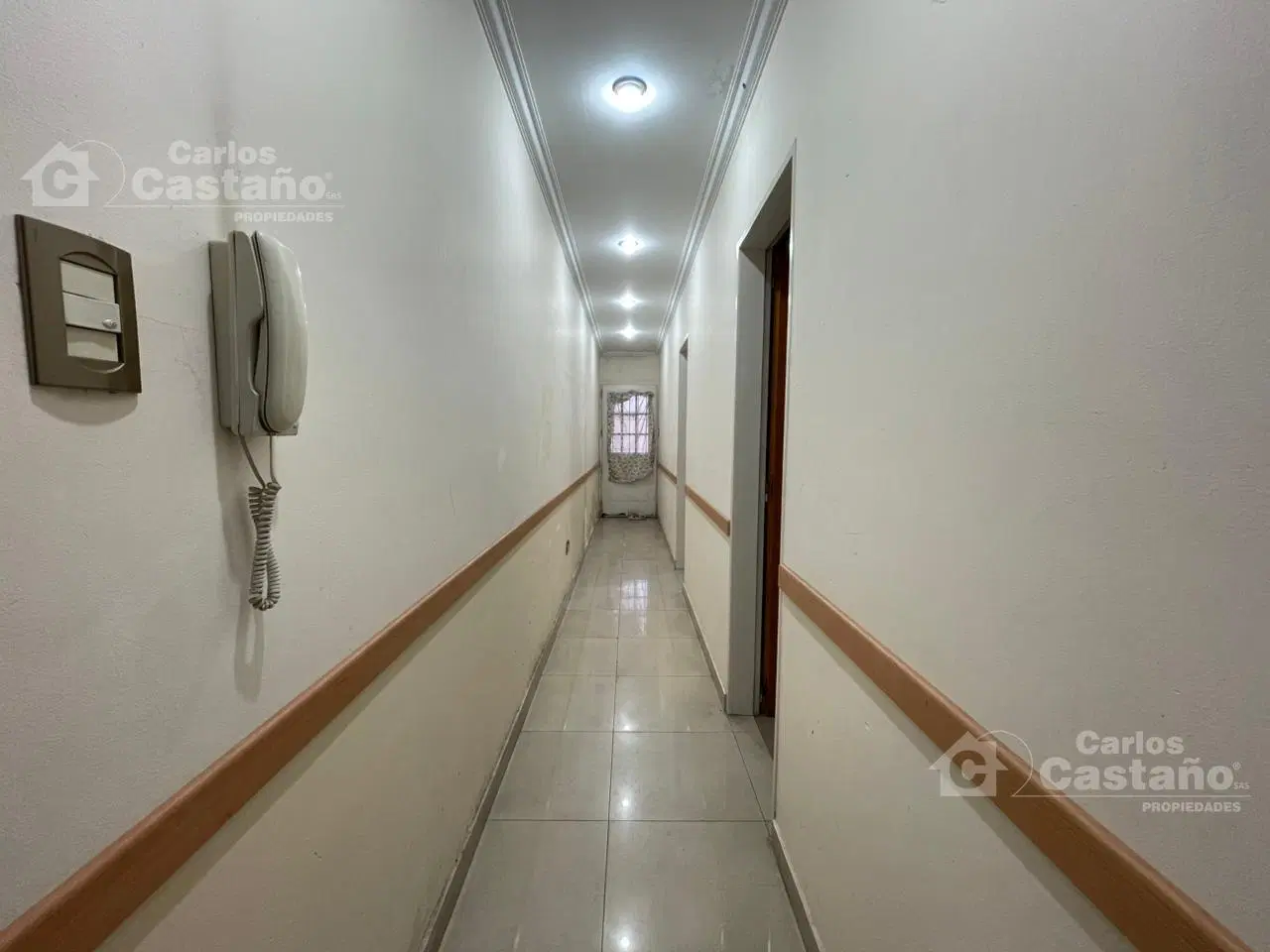 Casa tipo dúplex con garaje patio y parrilla. Muy luminosa 2