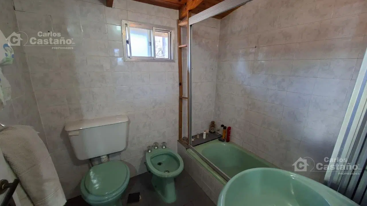 Chalet en Lote Propio con Jardín al Frente, Terraza, Patio y Quincho 8