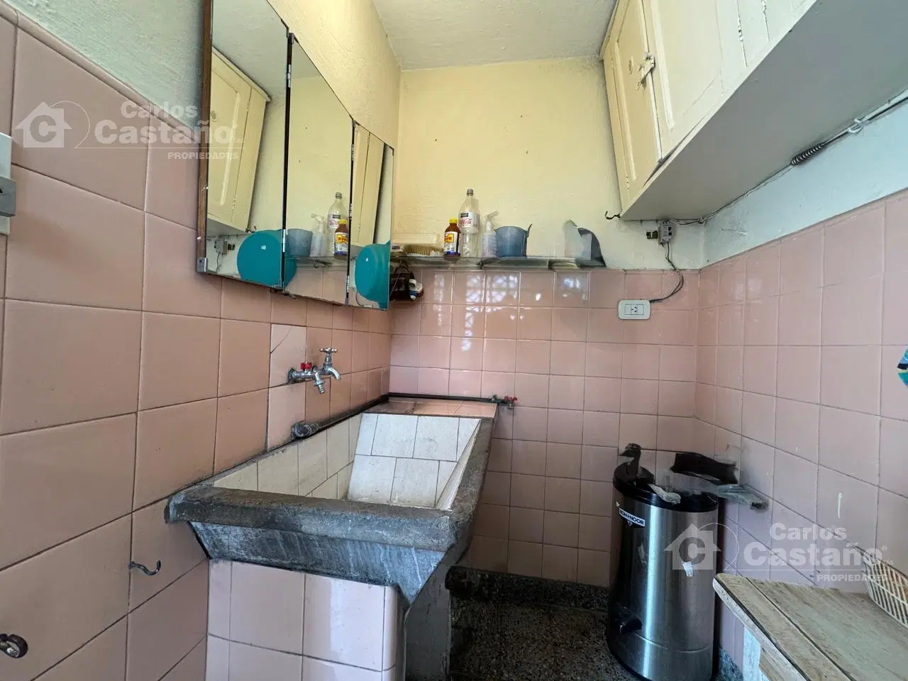 Chalet Sobre Lote de 10x27,5m con Fondo, Garaje, Ideal Refacción 8