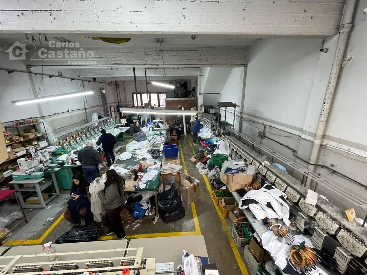 Galpón con Entrepiso, 250m Totales con Patio y Oficina (Uso Industrial) 1