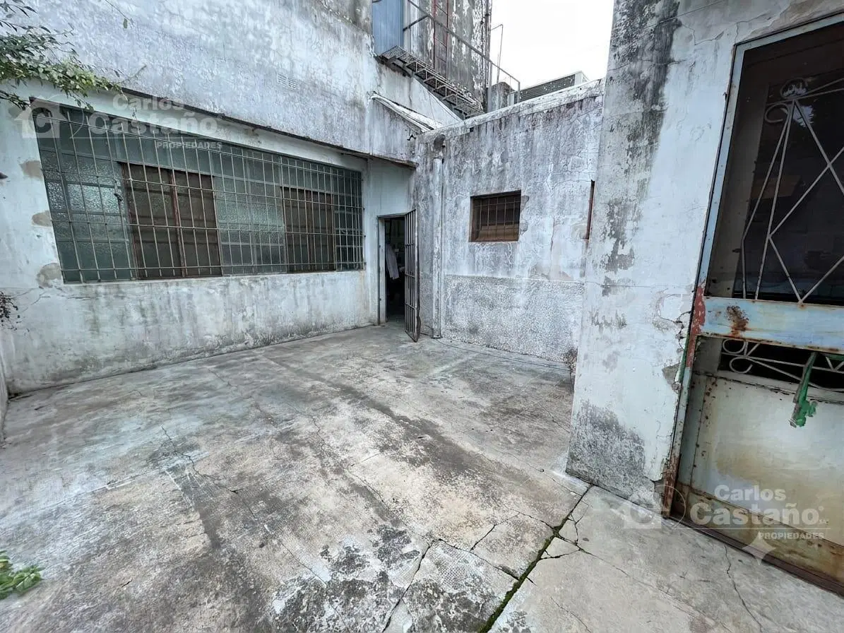 Galpón con Entrepiso, 250m Totales con Patio y Oficina (Uso Industrial) 8