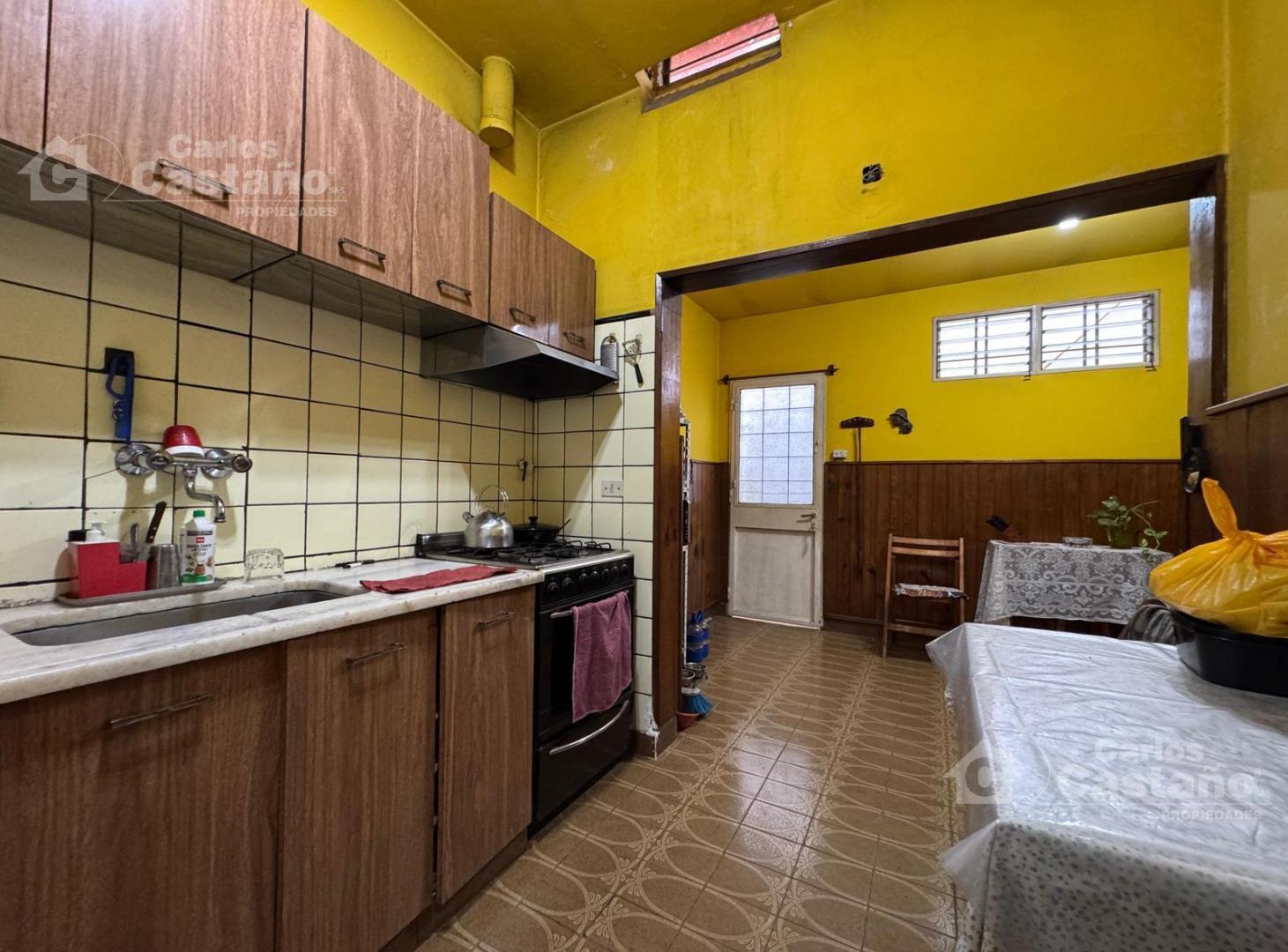 Foto de Casa en Esquina, 3 Amb. en 1 Planta con Garaje, Patio y Terraza, imagen 2