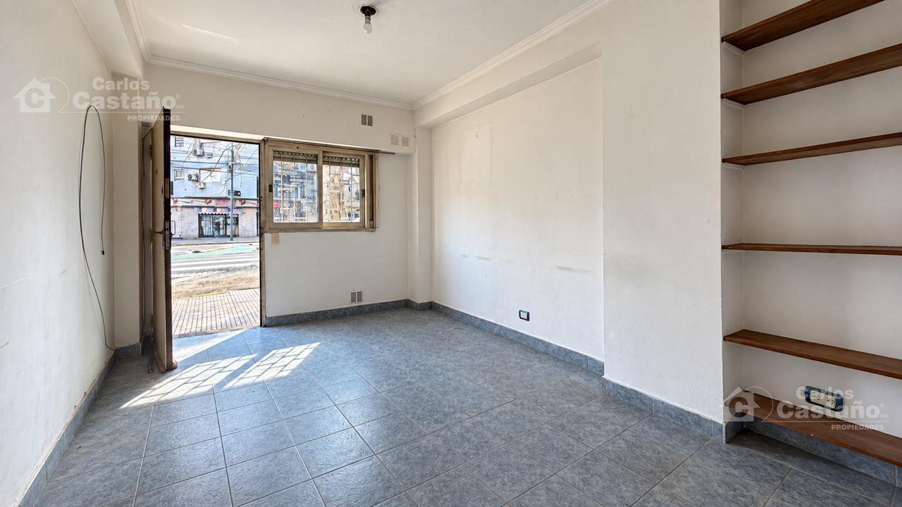 Foto de Depto / PH tipo casa en PB. 2 ambientes con entrada independiente y, imagen 1