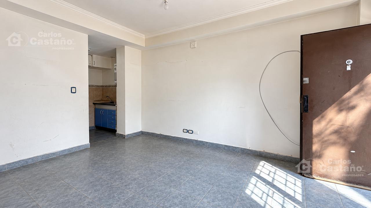 Foto de Depto / PH tipo casa en PB. 2 ambientes con entrada independiente y, imagen 2
