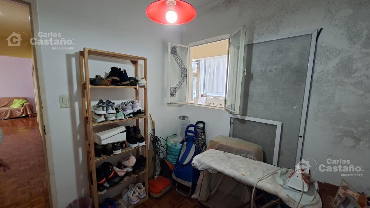 Foto de Sobre Av. Maipú, 4 Amb. al Contrafrente con 2 Baños y Balcón, imagen 4