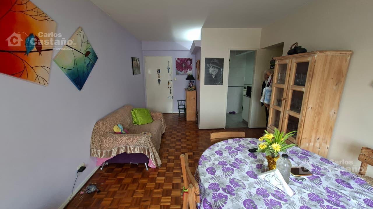 Foto de Sobre Av. Maipú, 4 Amb. al Contrafrente con 2 Baños y Balcón, imagen 1